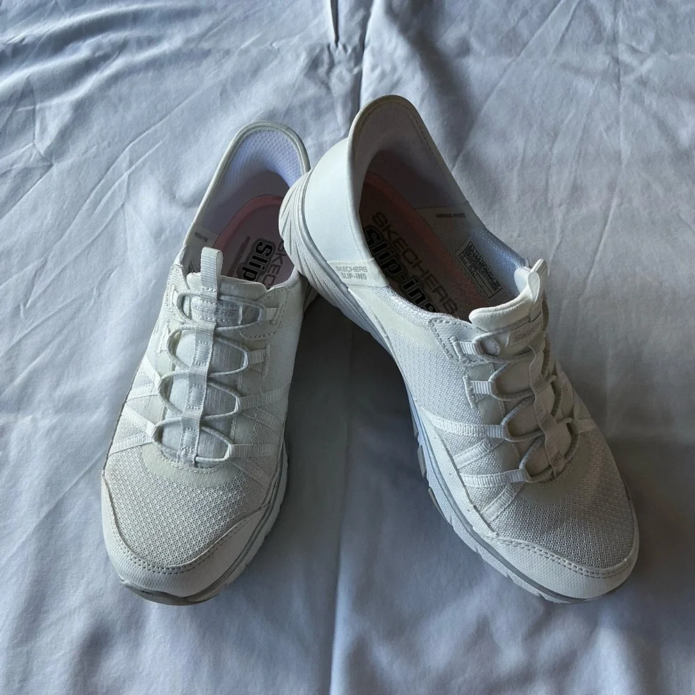 Skechers sleek white